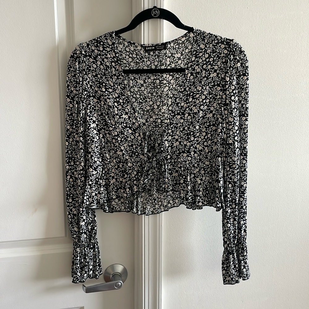 SHEIN size S tie-front long sleeve crop top